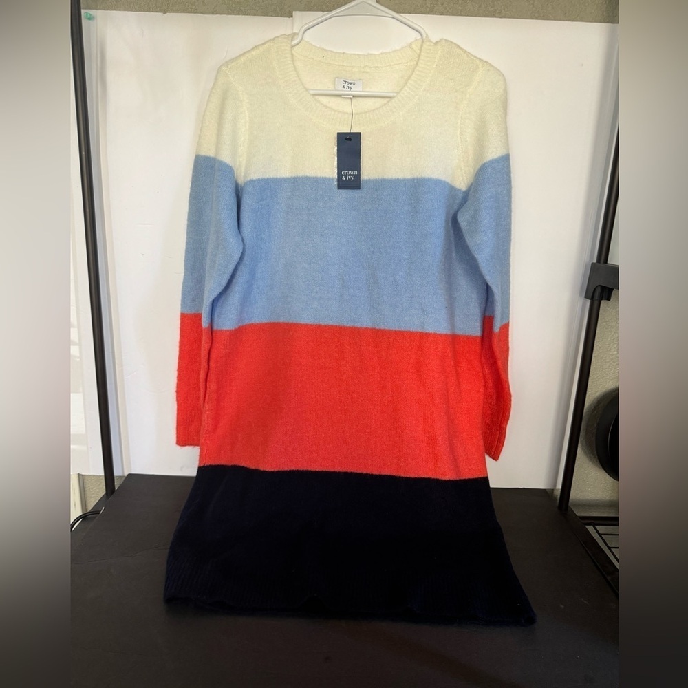 NWT Crown & Ivy sweater